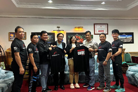 Mount Kinabalu mountain guides receive new uniforms